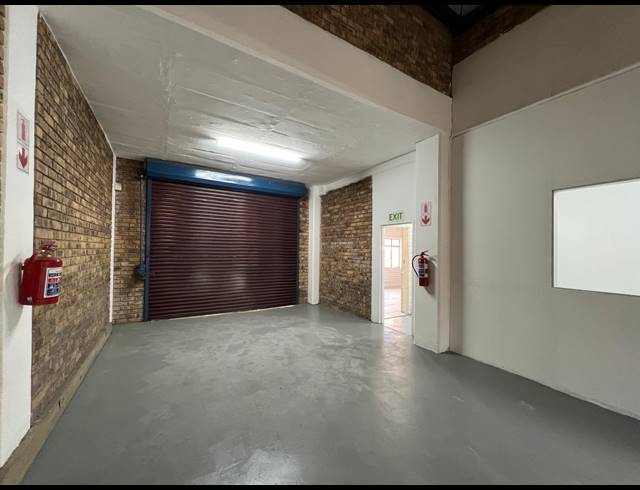 280M² WAREHOUSE TO LET IN STRIJDOMPARK